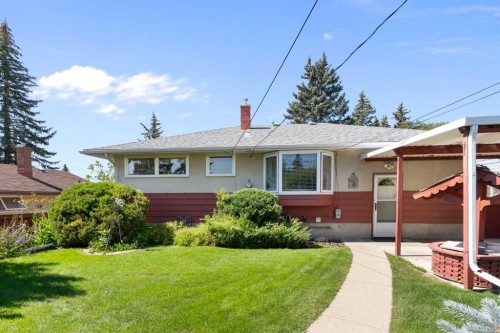 16 Chatham Drive Nw, Calgary, AB - Outdoor