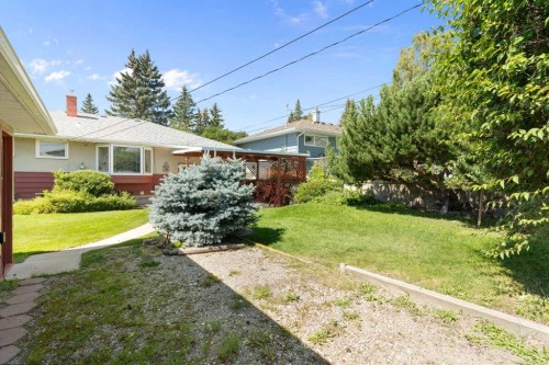 16 Chatham Drive Nw, Calgary, AB - Outdoor