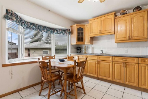 16 Chatham Drive Nw, Calgary, AB - Indoor Photo Showing Other Room