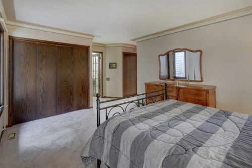 76 Edgeland Road Nw, Calgary, AB - Indoor Photo Showing Bedroom