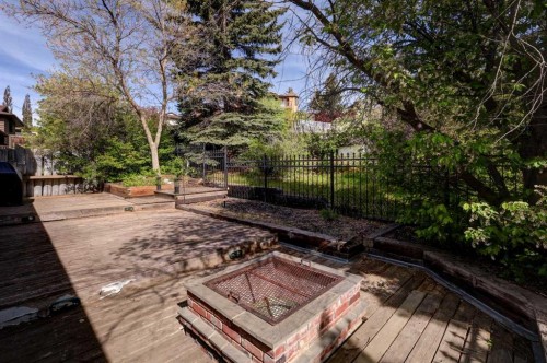 76 Edgeland Road Nw, Calgary, AB - Outdoor