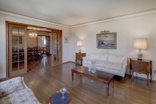 76 Edgeland Road Nw, Calgary, AB - Indoor Photo Showing Living Room