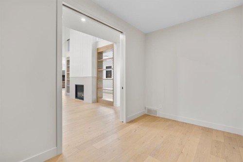 30 Greenwich Row Nw, Calgary, AB - Indoor Photo Showing Other Room