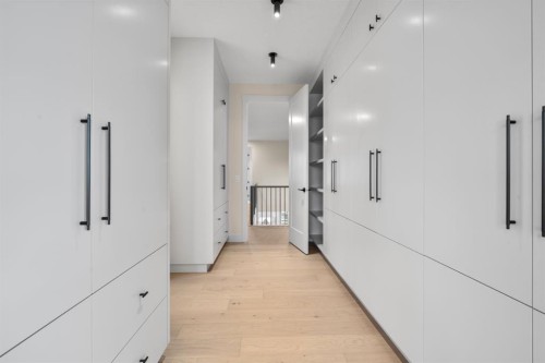 30 Greenwich Row Nw, Calgary, AB - Indoor Photo Showing Other Room