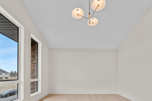 30 Greenwich Row Nw, Calgary, AB - Indoor Photo Showing Other Room