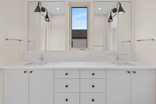 30 Greenwich Row Nw, Calgary, AB - Indoor Photo Showing Other Room