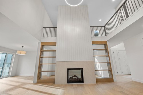 30 Greenwich Row Nw, Calgary, AB - Indoor Photo Showing Other Room