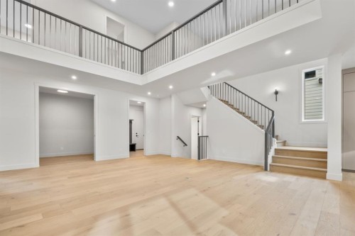 30 Greenwich Row Nw, Calgary, AB - Indoor Photo Showing Other Room