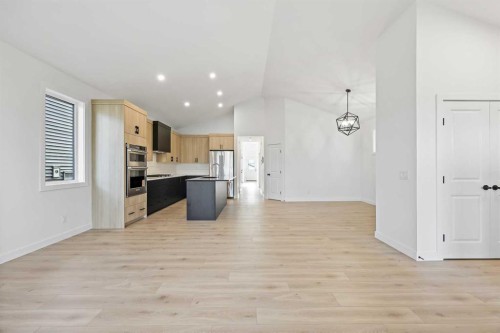116 Mitchell Walk Nw, Calgary, AB - Indoor Photo Showing Kitchen