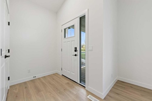 116 Mitchell Walk Nw, Calgary, AB - Indoor Photo Showing Other Room