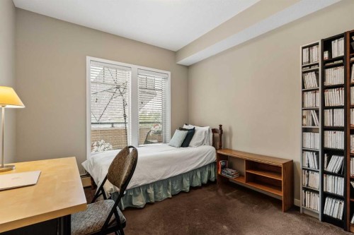 204-10 Mahogany Mews Se, Calgary, AB - Indoor Photo Showing Bedroom