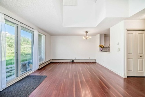 10-305 Village Mews Sw, Calgary, AB - Indoor Photo Showing Other Room