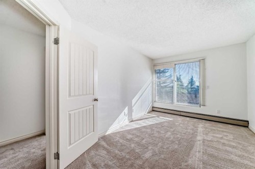 10-305 Village Mews Sw, Calgary, AB - Indoor Photo Showing Other Room