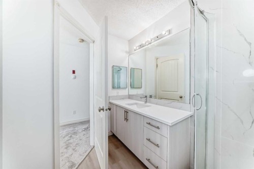 10-305 Village Mews Sw, Calgary, AB - Indoor Photo Showing Bathroom