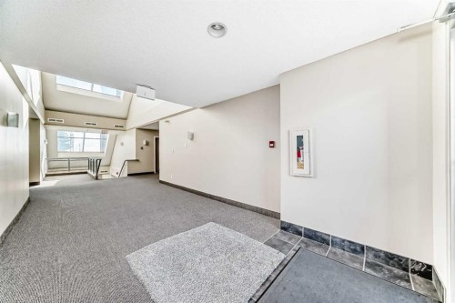 10-305 Village Mews Sw, Calgary, AB -  Photo Showing Other Room