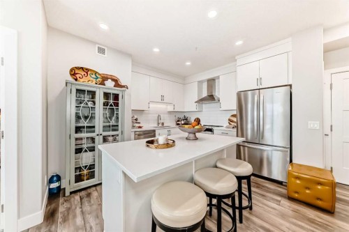 210-8355 19 Avenue Sw, Calgary, AB - Indoor Photo Showing Kitchen