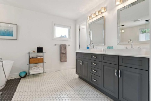 12215 Lake Erie Way Se, Calgary, AB - Indoor Photo Showing Bathroom
