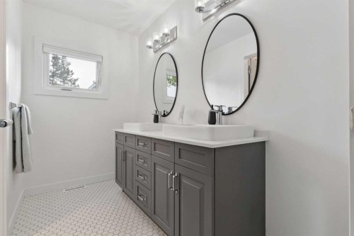 12215 Lake Erie Way Se, Calgary, AB - Indoor Photo Showing Other Room