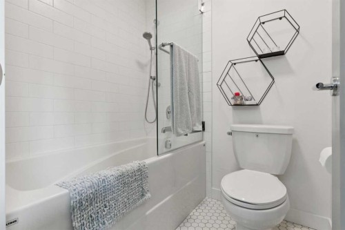 12215 Lake Erie Way Se, Calgary, AB - Indoor Photo Showing Bathroom