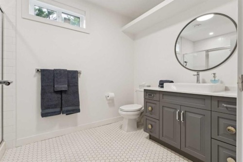 12215 Lake Erie Way Se, Calgary, AB - Indoor Photo Showing Bathroom