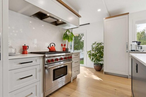 12215 Lake Erie Way Se, Calgary, AB - Indoor Photo Showing Kitchen
