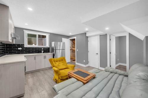 6022 Martingrove Road Ne, Calgary, AB - Indoor