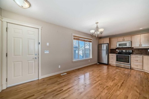 42 Ypres Green Sw, Calgary, AB - Indoor Photo Showing Kitchen
