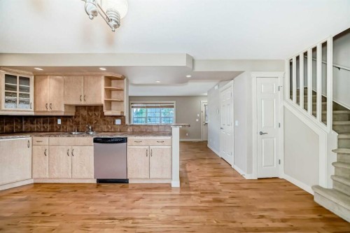 42 Ypres Green Sw, Calgary, AB - Indoor Photo Showing Kitchen