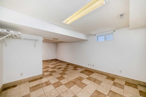 42 Ypres Green Sw, Calgary, AB - Indoor Photo Showing Other Room