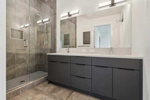 228 Sovereign Common Sw, Calgary, AB - Indoor Photo Showing Bathroom