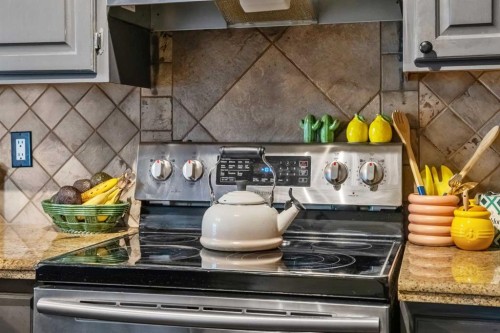 405-1334 13 Avenue Sw, Calgary, AB - Indoor Photo Showing Kitchen