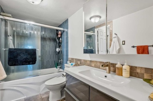 405-1334 13 Avenue Sw, Calgary, AB - Indoor Photo Showing Bathroom