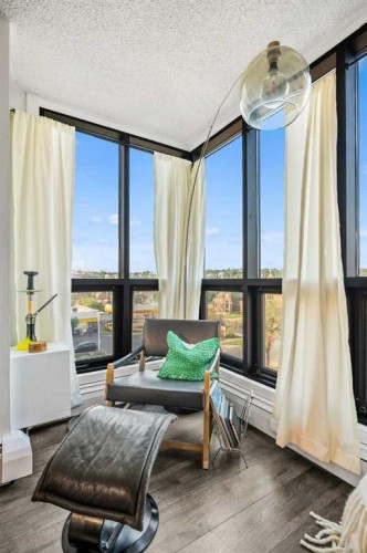 405-1334 13 Avenue Sw, Calgary, AB - Indoor Photo Showing Living Room