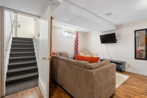3212 Dover Crescent Se, Calgary, AB - Indoor