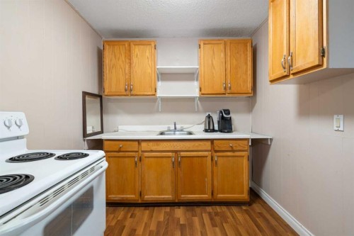3212 Dover Crescent Se, Calgary, AB - Indoor Photo Showing Kitchen With Double Sink