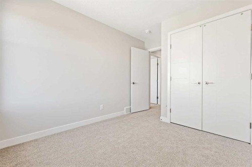 7023 Rangeview Avenue Se, Calgary, AB - Indoor Photo Showing Other Room