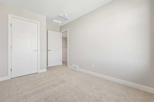 7023 Rangeview Avenue Se, Calgary, AB - Indoor Photo Showing Other Room