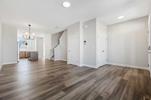 7023 Rangeview Avenue Se, Calgary, AB - Indoor