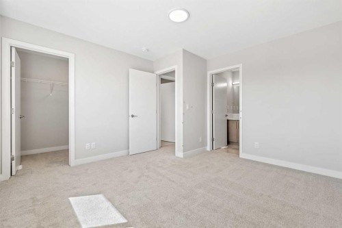 7023 Rangeview Avenue Se, Calgary, AB - Indoor