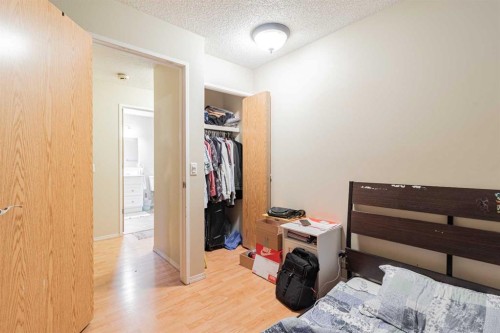 143 Castlegrove Road Ne, Calgary, AB - Indoor