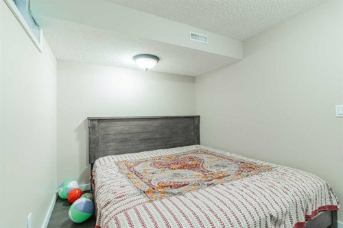 143 Castlegrove Road Ne, Calgary, AB - Indoor Photo Showing Bedroom