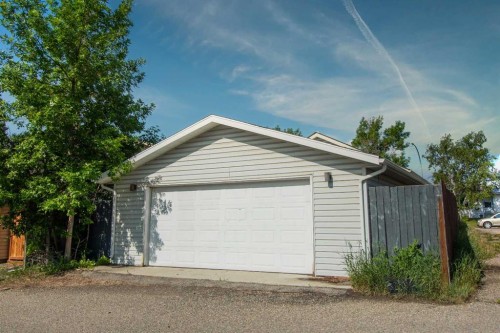 143 Castlegrove Road Ne, Calgary, AB - Outdoor