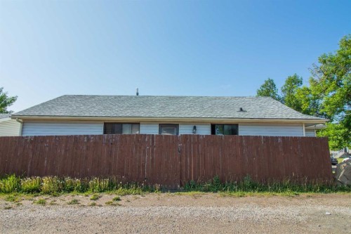 143 Castlegrove Road Ne, Calgary, AB - Outdoor