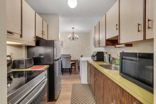 304-315 Heritage Drive Se, Calgary, AB - Indoor Photo Showing Kitchen
