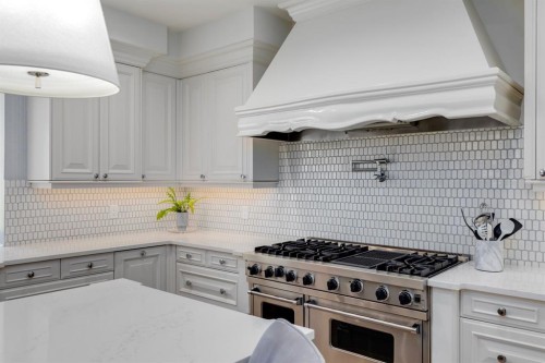 1212 Montreal Avenue Sw, Calgary, AB - Indoor Photo Showing Kitchen With Upgraded Kitchen