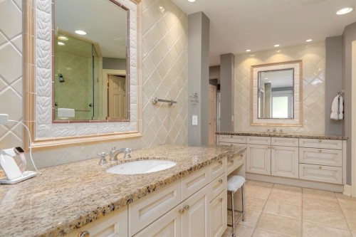 1212 Montreal Avenue Sw, Calgary, AB - Indoor Photo Showing Bathroom