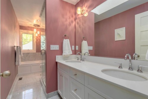 1212 Montreal Avenue Sw, Calgary, AB - Indoor Photo Showing Bathroom