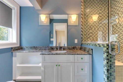 1212 Montreal Avenue Sw, Calgary, AB - Indoor Photo Showing Bathroom