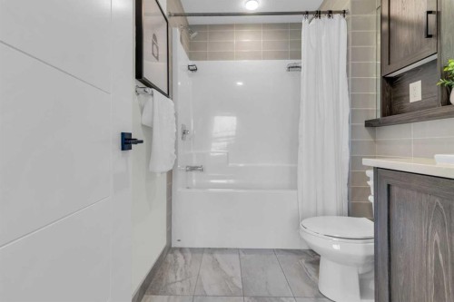 1402-350 Livingston Common Ne, Calgary, AB - Indoor Photo Showing Bathroom