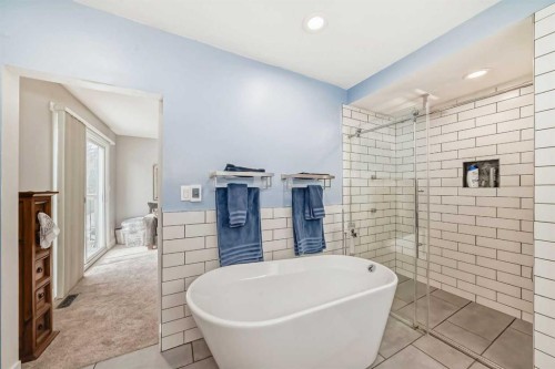 119 Pump Hill Bay Sw, Calgary, AB - Indoor Photo Showing Bathroom